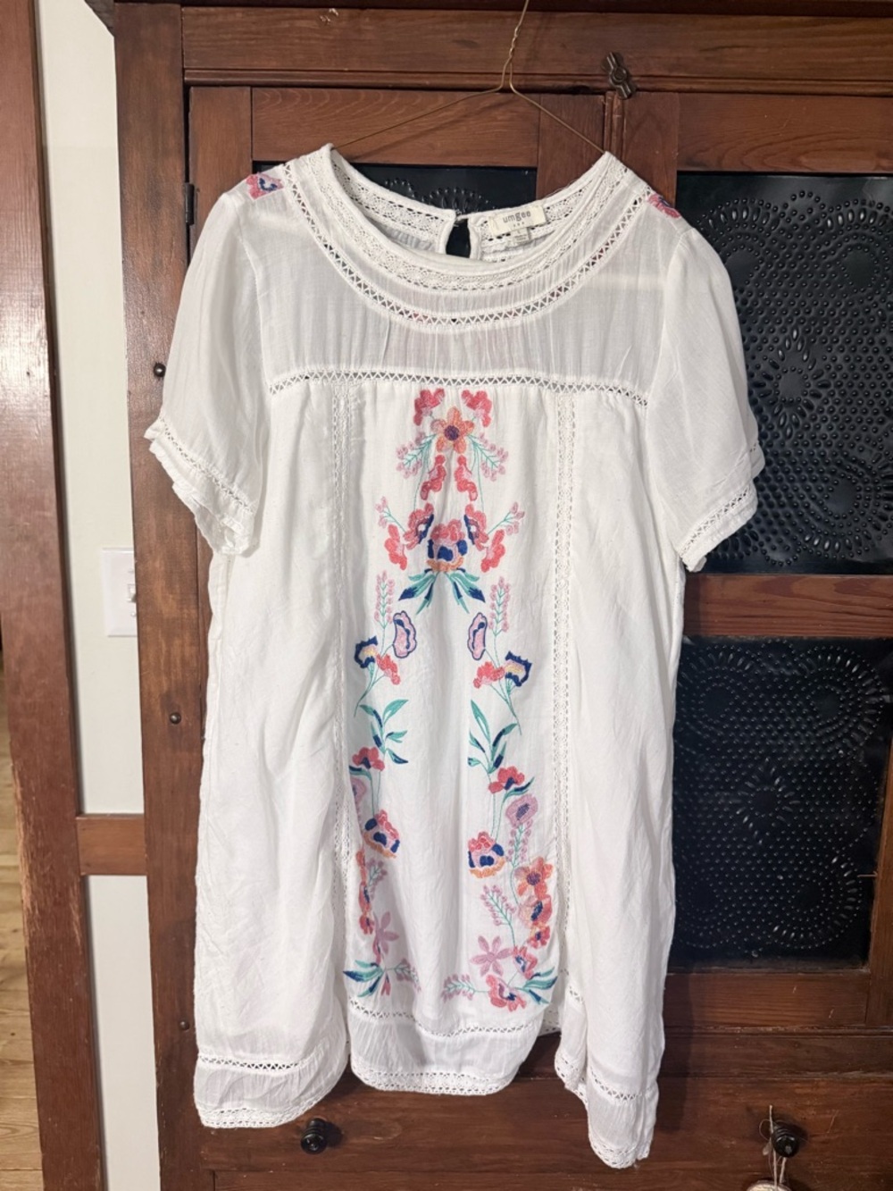 Umgee White Embroidered Boho Tunic with Multicolor Floral Motif